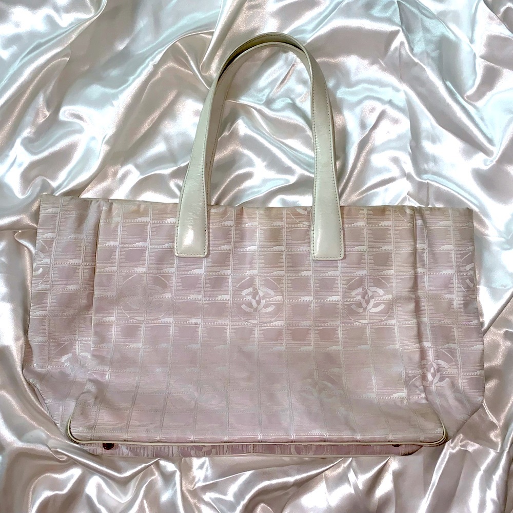 🎀SOLD🎀 Chanel Travel Tote Bag - Picture 2 of 14